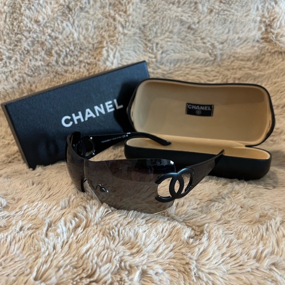 CHANEL 4124 Black Sunglasses with Case - Picture 11 of 15